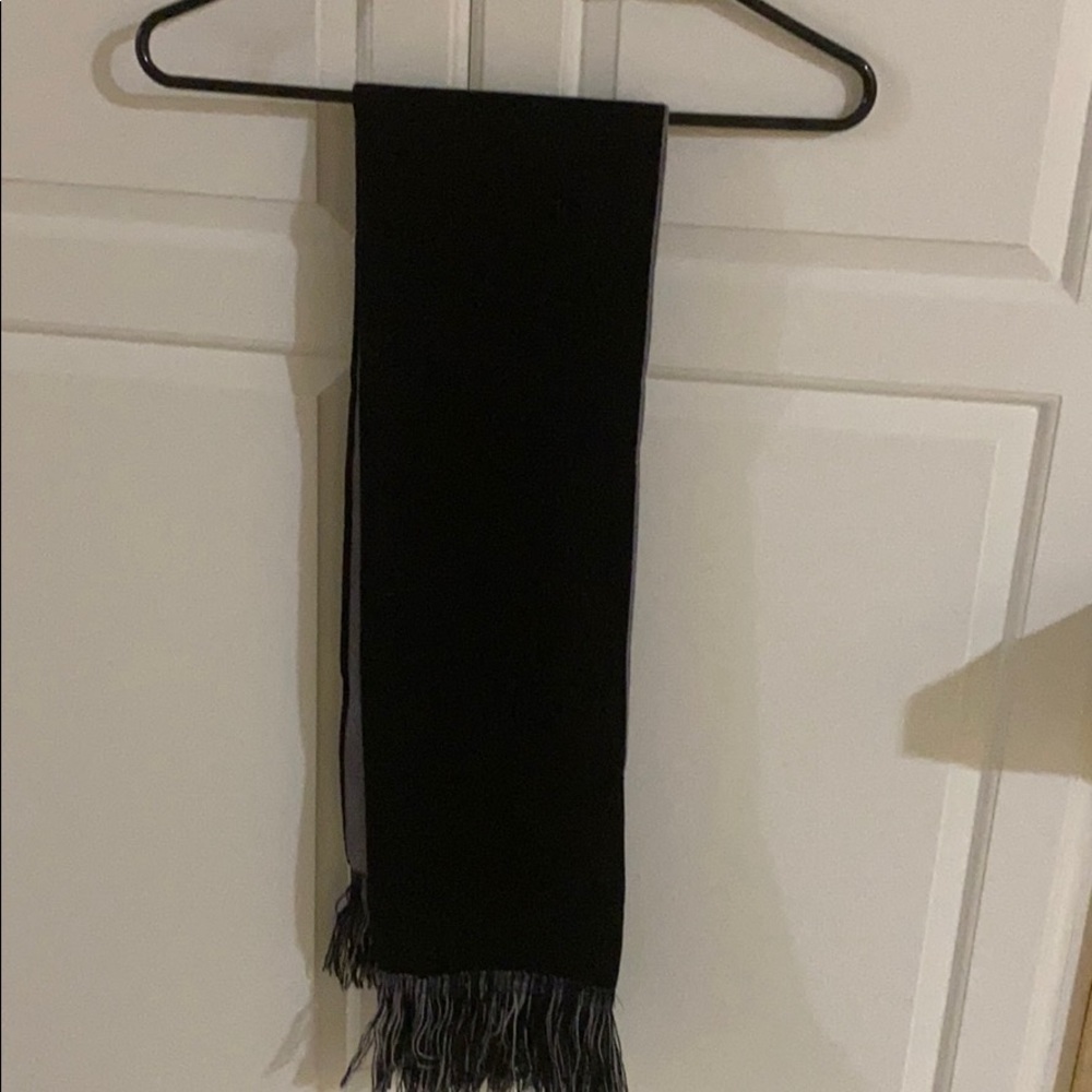 Woolen scarf - Picture 3 of 3